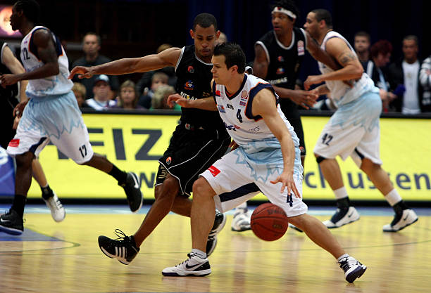 迫使其在争 迫使其在争